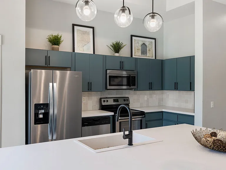 Leasing Center