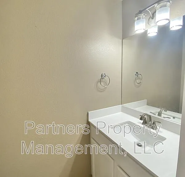 1526 N Addington Ave #1 — Photo 5