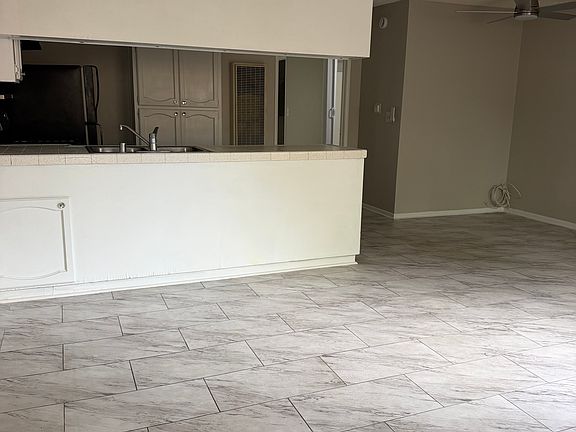 4th image of 4635 Kansas St APT 3