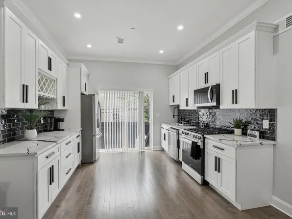 2248 Earp St, Philadelphia, PA 19146