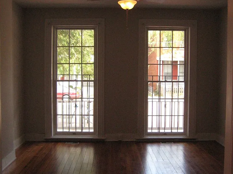 715 W Clay St — Photo 6