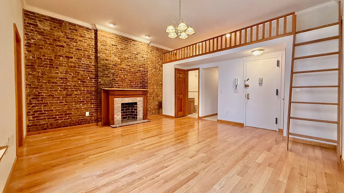 Building Photo - 329 W 84th St #3B