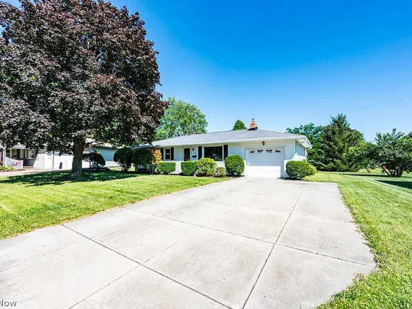 2233 Breezewood Dr, Youngstown, OH 44515
