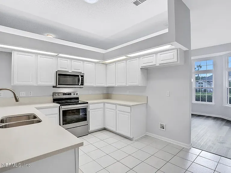 353 Maplewood Dr — Photo 37