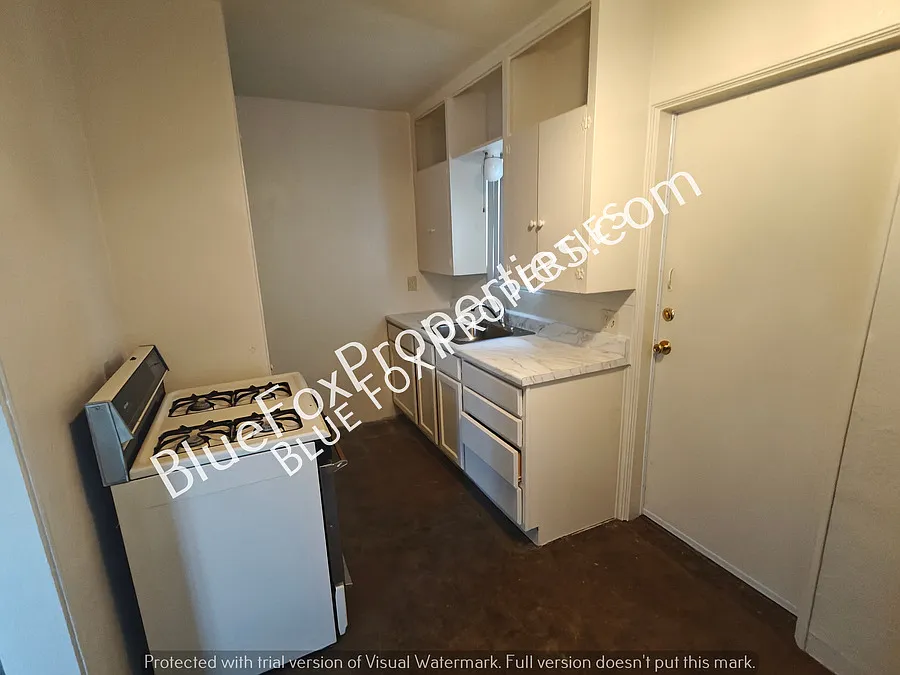 1 bed/1 bath house across from UofA stadium! — Photo 2