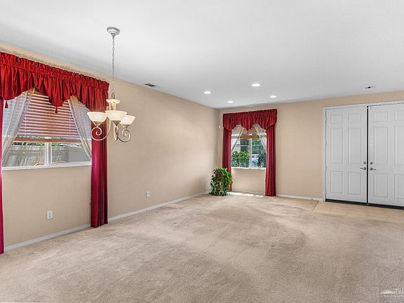 4th image of 101 Sweetleaf Ln