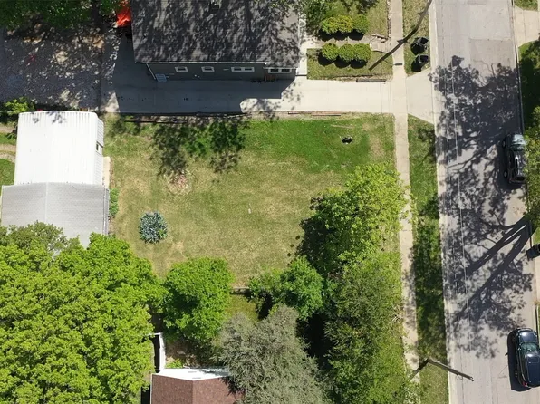 909 24th St, Des Moines, IA 50312