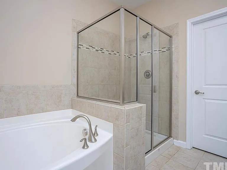 214 Kylemore Cir — Photo 12