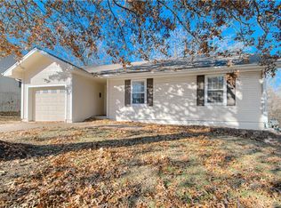 502 SE 21st St, Oak Grove, MO 64075