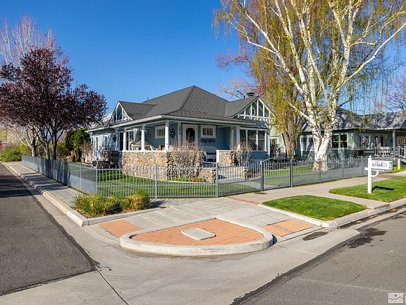 3rd image of 1610 Mono Ave
