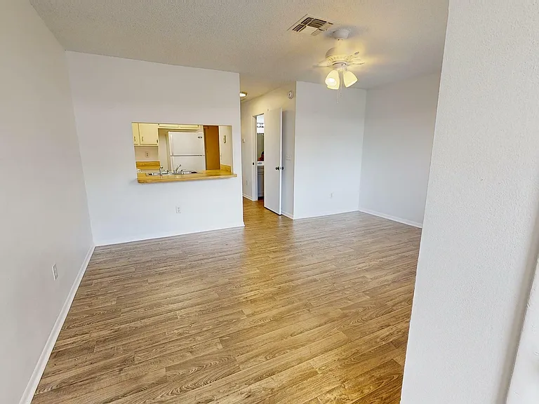 1 Bed 1 Bath Entry