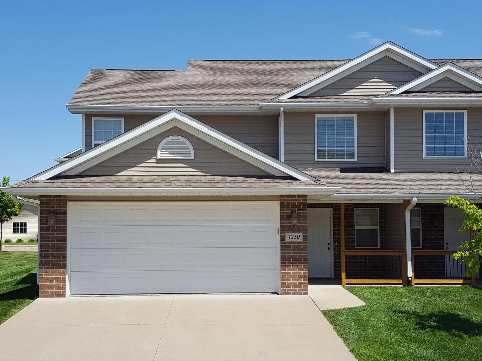 1200 Delaney Ct — Photo 1