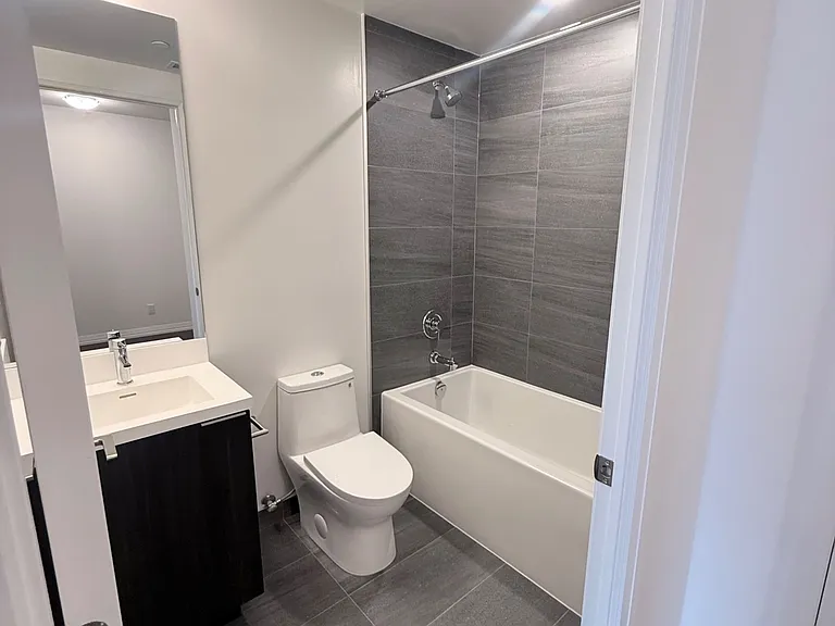 400 King St W #1106 — Photo 7