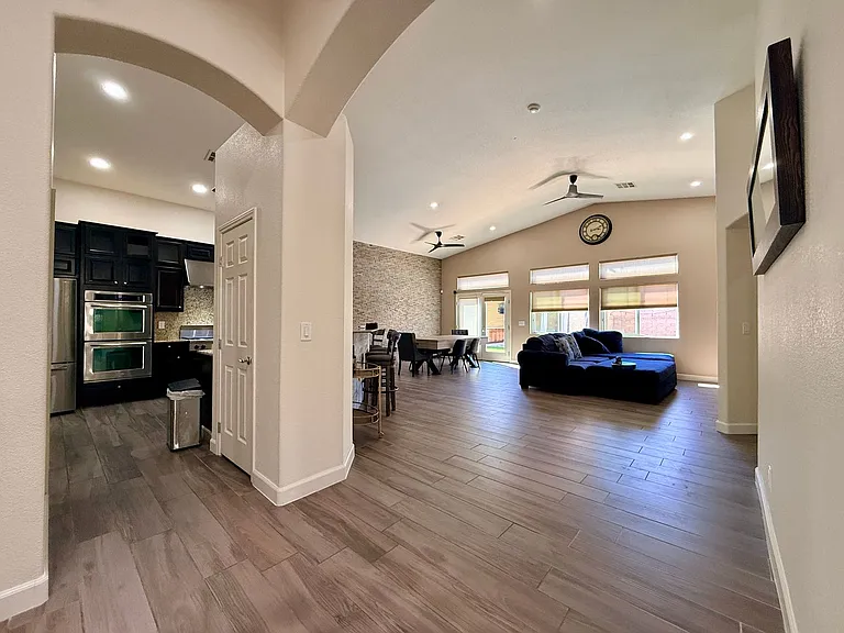 8565 Hogan Falls Cir — Photo 7