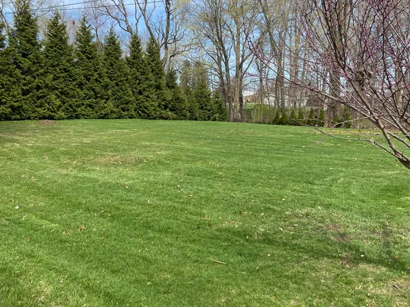 2905 Tecumseh Dr, Benton Harbor, MI 49022