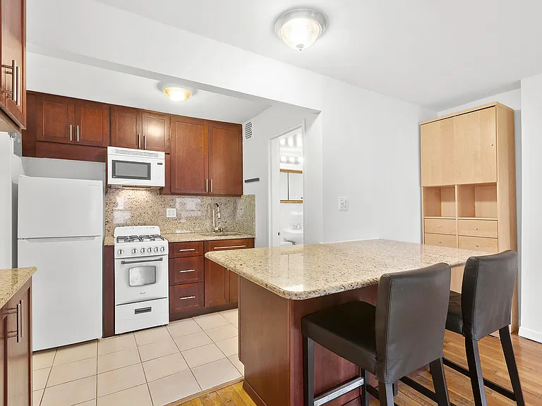 322 E 14th St #4F — Photo 2