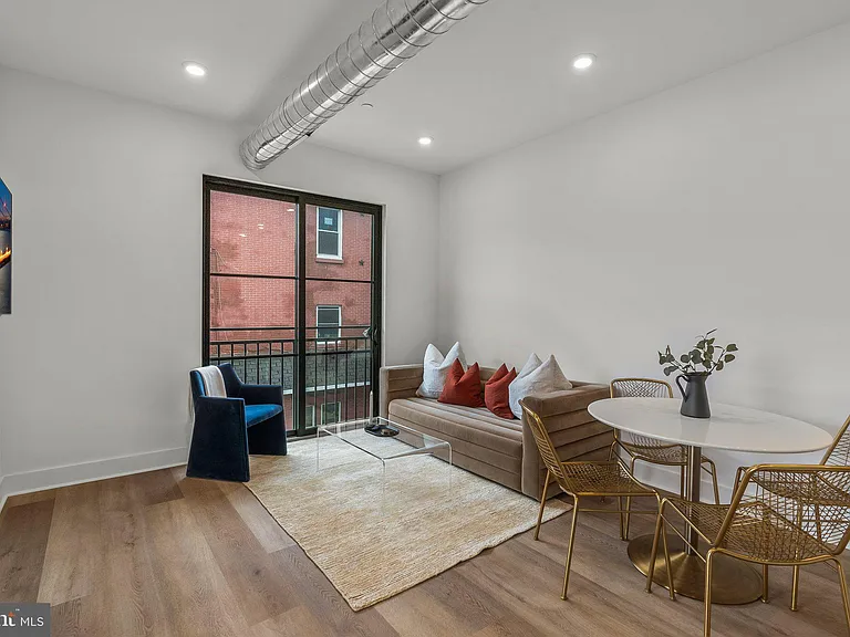 416 W Girard Ave #2 — Photo 2