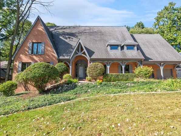 2060 Wintergreen Ct, Green Bay, WI 54304