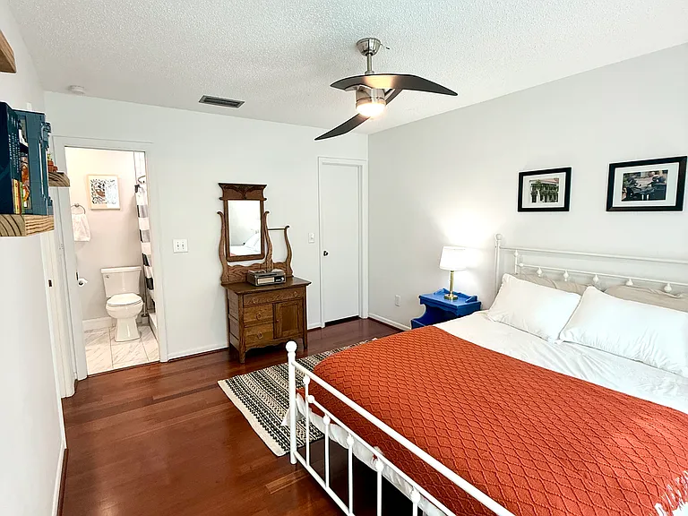 11801 Foxrun Ln — Photo 9