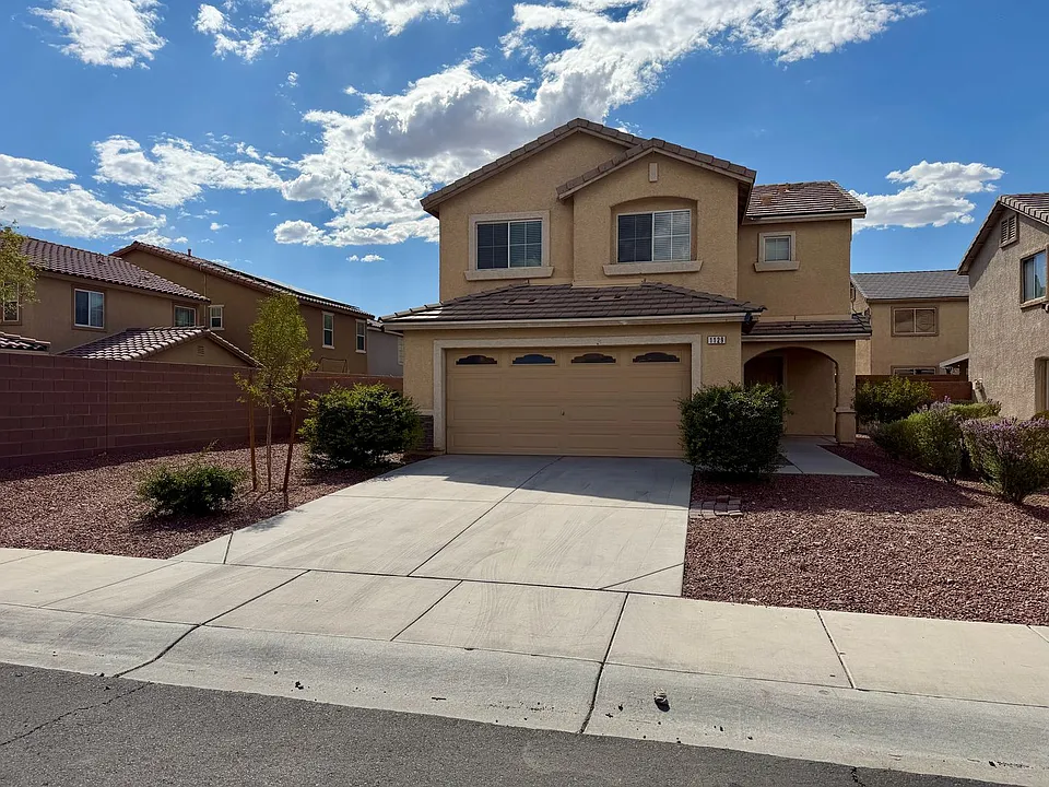 1129 Autumn Grass St