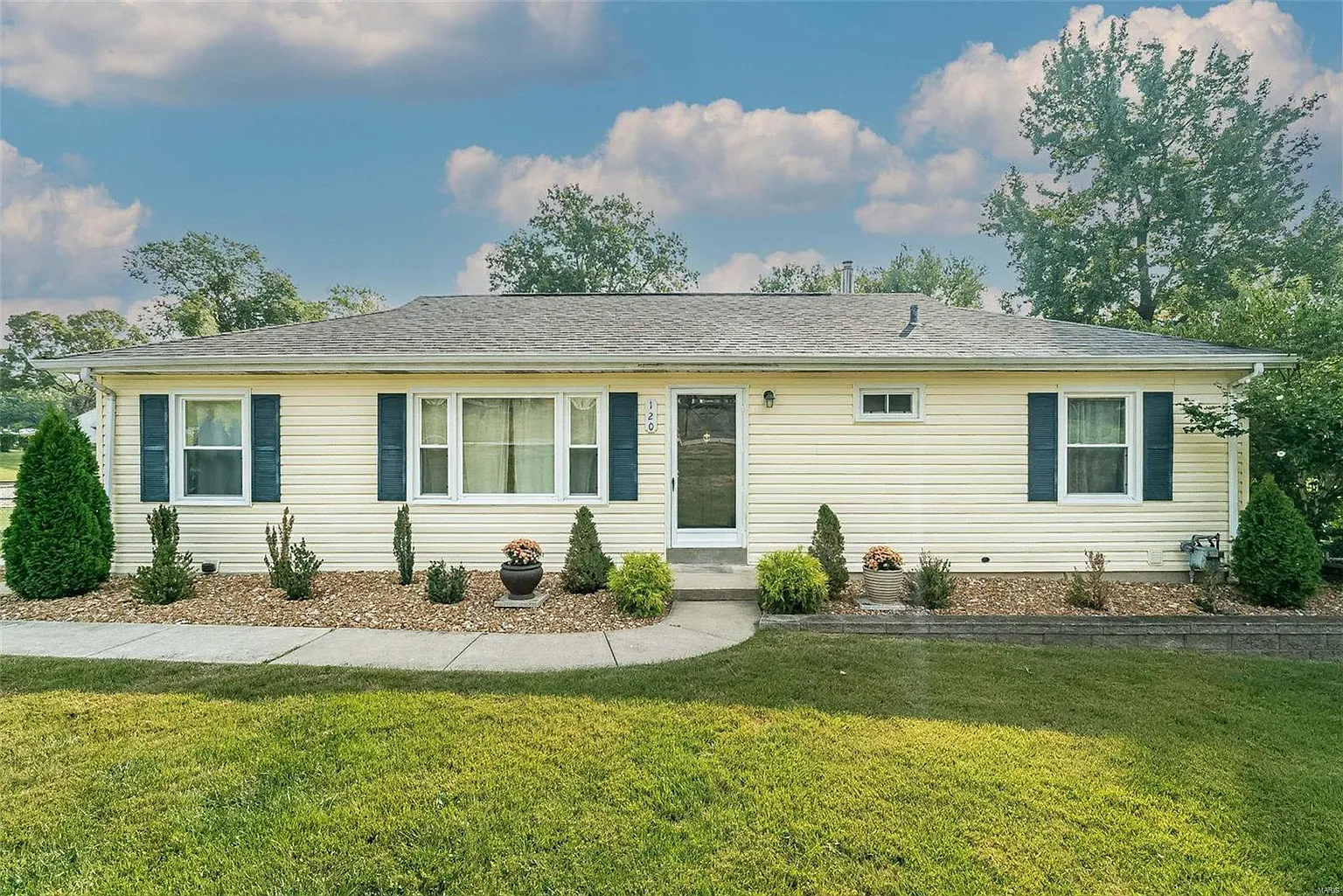 120 Lock Dr photo 1