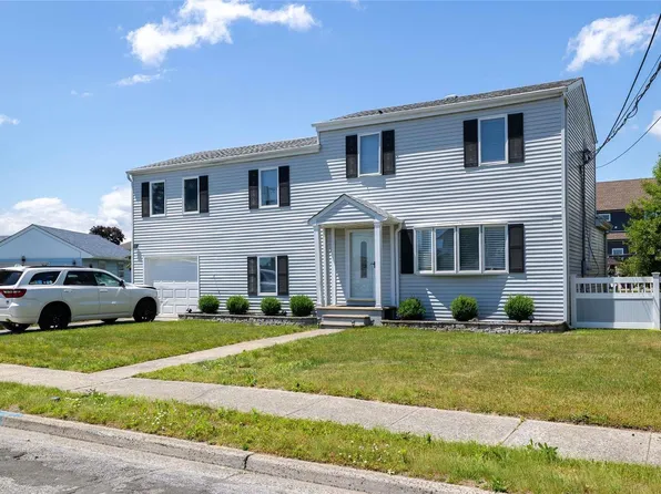 68 W Lido Promenade, Lindenhurst, NY 11757
