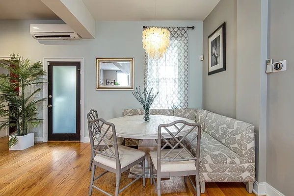 Sold by Nestseekers | media 8