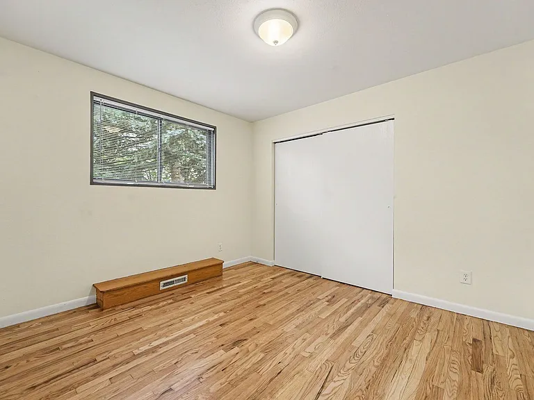 76 Newland Ct — Photo 11