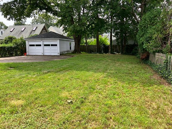 2nd image of 110 Meadow Ave