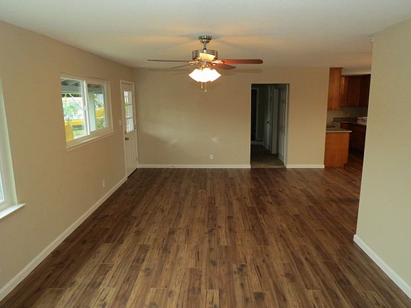 3rd image of 1124 Hall Ct