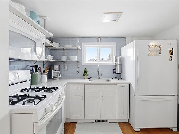 5th image of 137 Hampton Cir