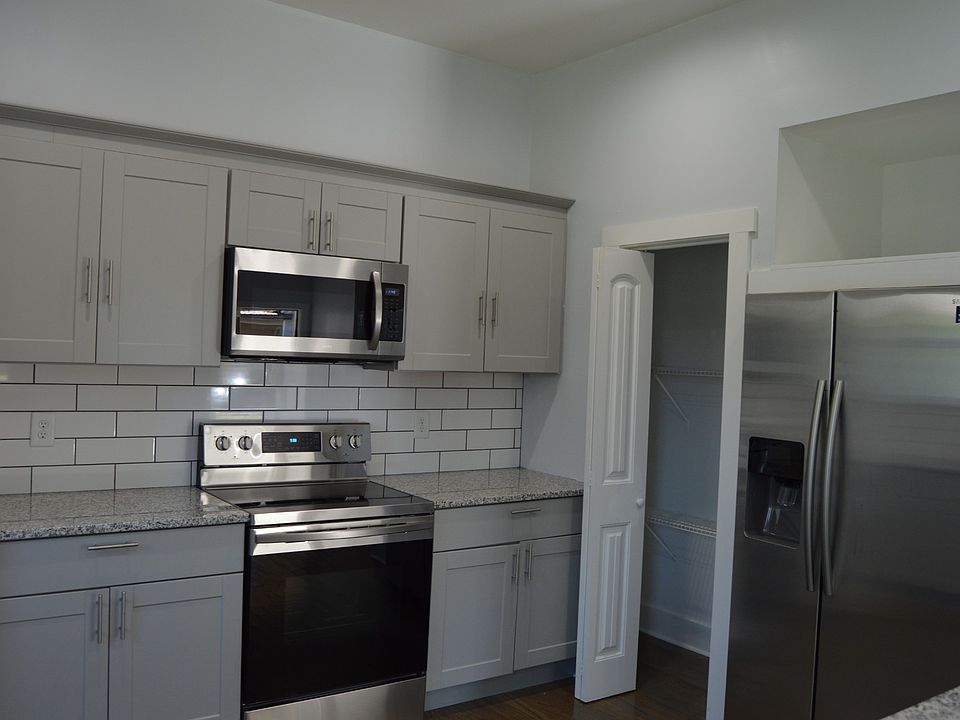 1st image of 925 Clark St