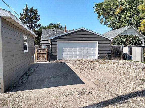 Garage and lots of parking space