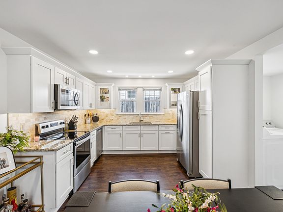 3rd image of 111 Peachtree St