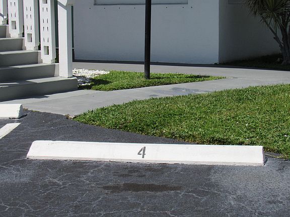 4th image of 2004 Lake Osborne Drive #4