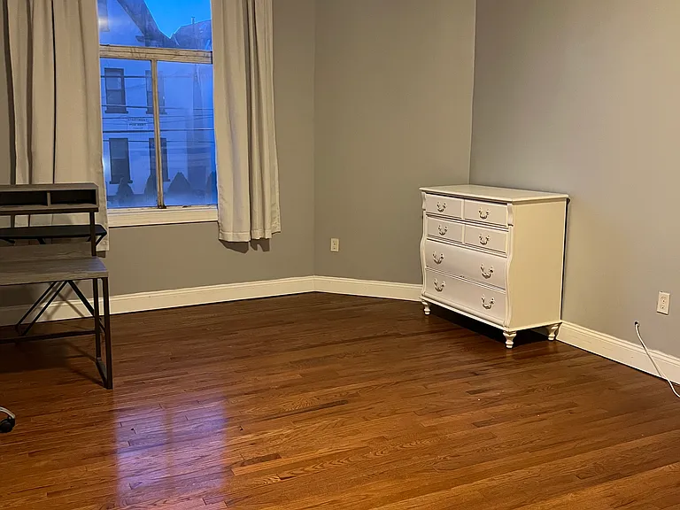 627 College St #1A — Photo 6