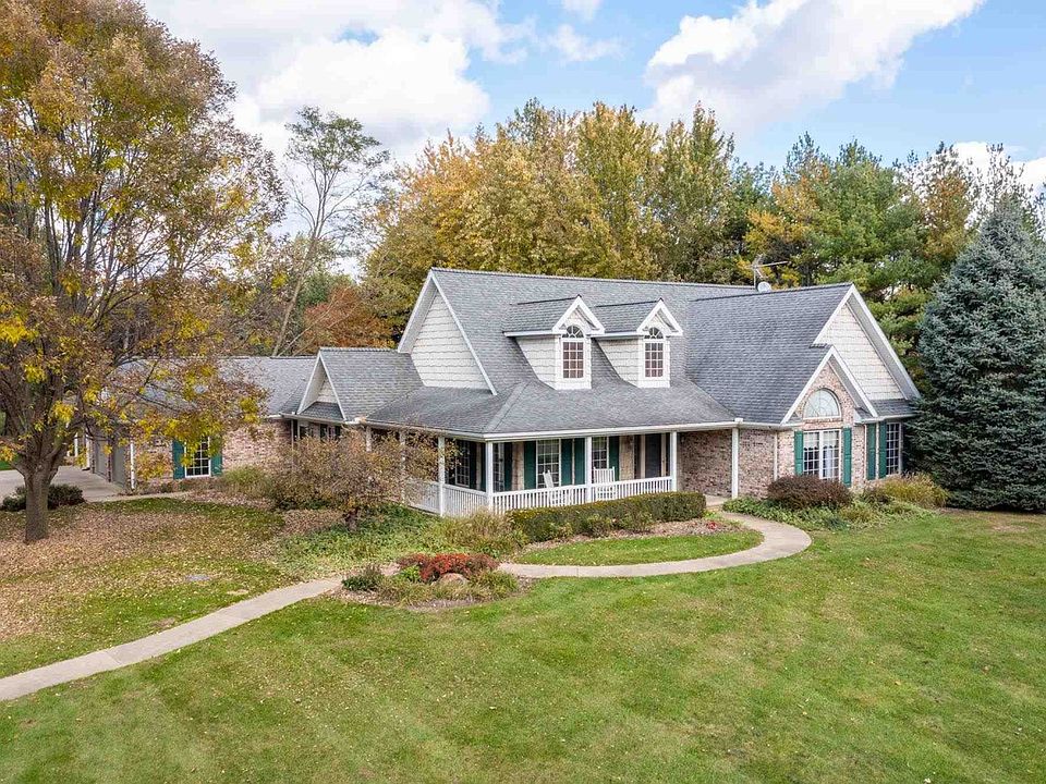 Executive Home on 1.341 Acres in Briar Hills