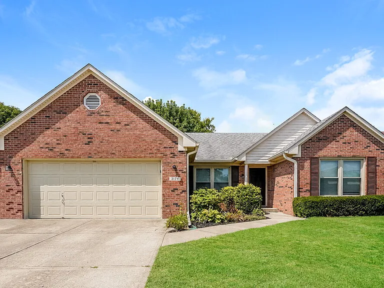 3124 Eastpointe Dr — Photo 1