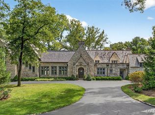 8 Edgewood Rd, Saint Louis, MO 63124