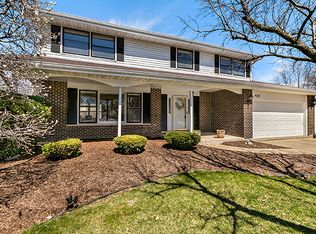 24W420 Arrow Ct, Naperville, IL 60540