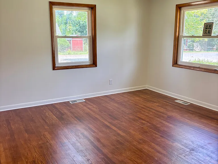 810 Bowling St — Photo 14