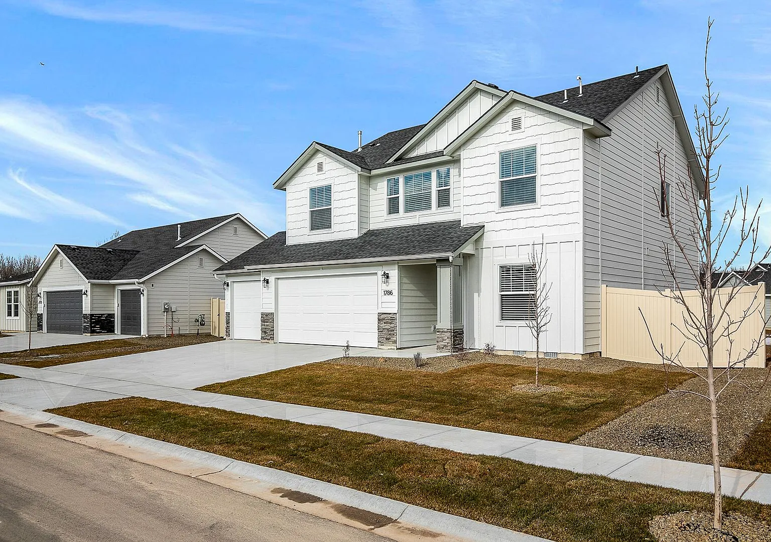 Beautiful & Spacious 2636sf Nampa Home W/3-Car Garage — Photo 2