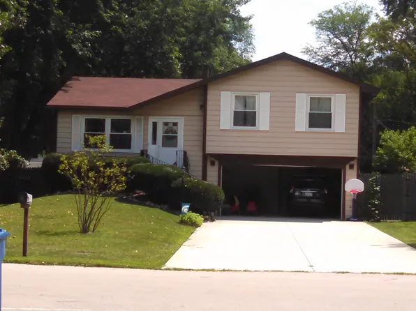 4511 Dumoulin Ave, Lisle, IL 60532