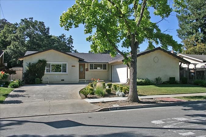 1st image of 10578 E Estates Dr