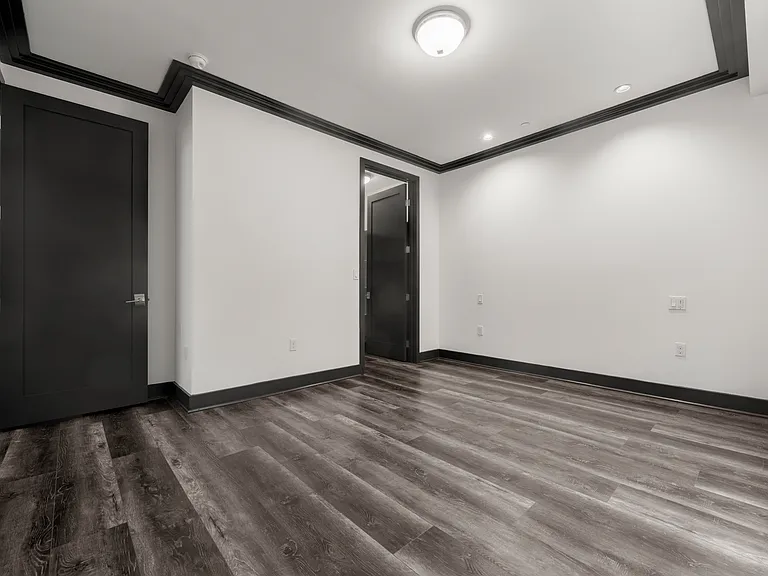 2131 S Beverly Glen — Photo 32