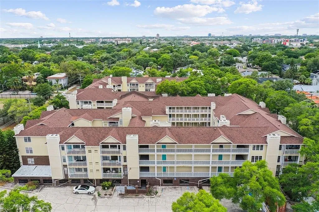 2 bed, 2.0 bath, 894 sqft, $3,950 — Photo 1