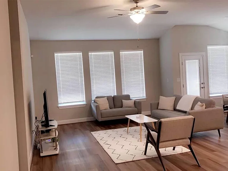133 Birkshire Dr — Photo 3