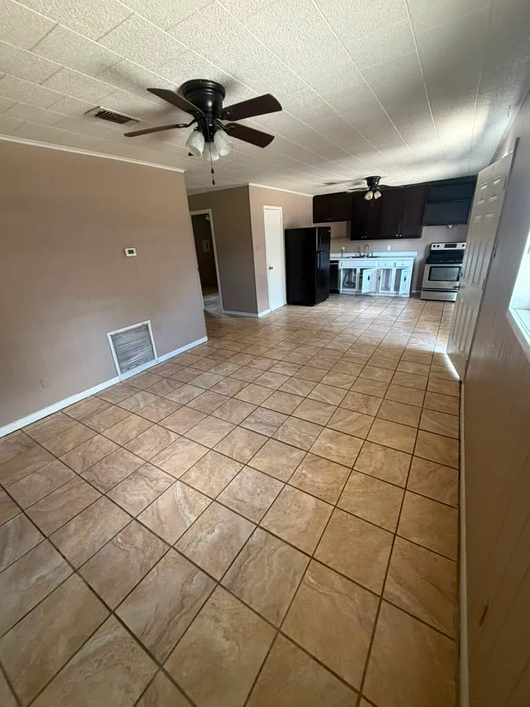 2 bed, 1430 sqft, $1,200 — Photo 2