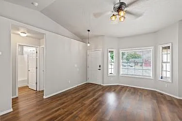525 Ohio Ct — Photo 3