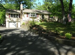 48 Old Wood Rd, Morris Plains, NJ 07950